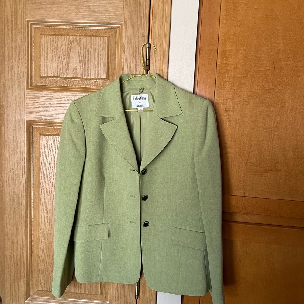 Collection for Le Suit size 8P like new
